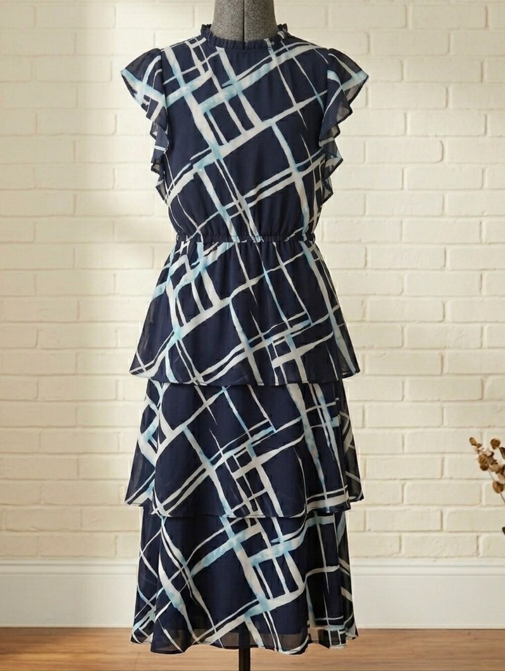Julia Jordan Size 6 Navy Tiered Dress